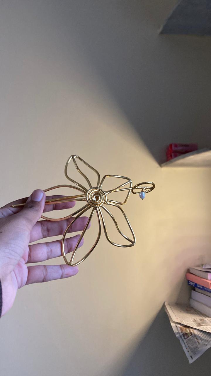 Daisy Shawl Pin