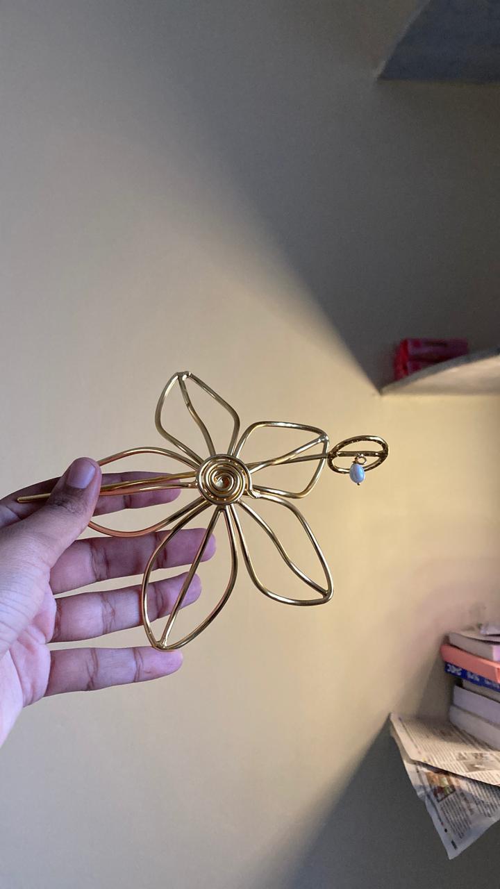 Daisy Shawl Pin